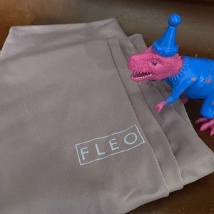 Women’s EUC Fleo soft leggings Sz L lavender/grey